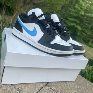 Air Jordan 1 Lows. black/university blue_white